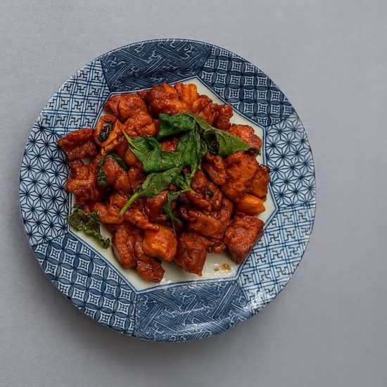 Diced Chicken with Three Spice Sauce (無骨三杯雞-招牌)
